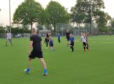 Laatste training S.K.N.W.K. JO9-1 van seizoen 2022-2023 (partijtje tegen de ouders) (27/178)